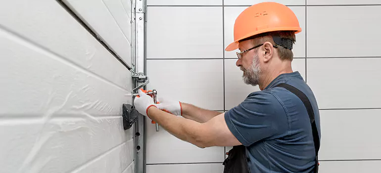 Garage Door Repair in Lakeland